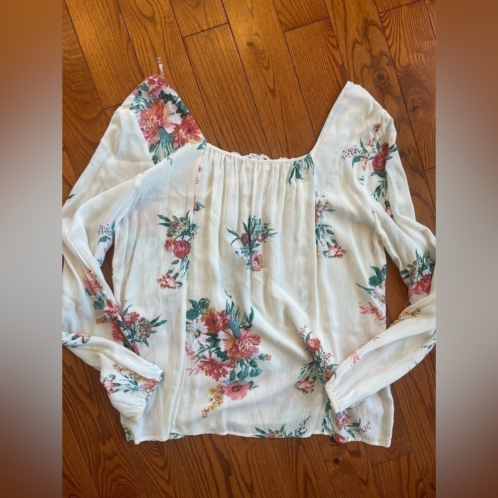 🎉2/$10 Eyeshadow Floral Flowy Blouse Large - Picture 5 of 6
